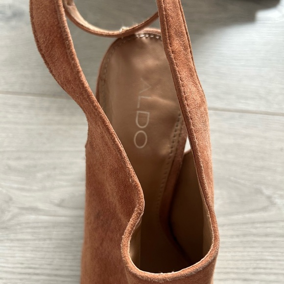 💚💚Closet Clearout💚💚 Aldo Women's Brown Suede Heels - Picture 3 of 8